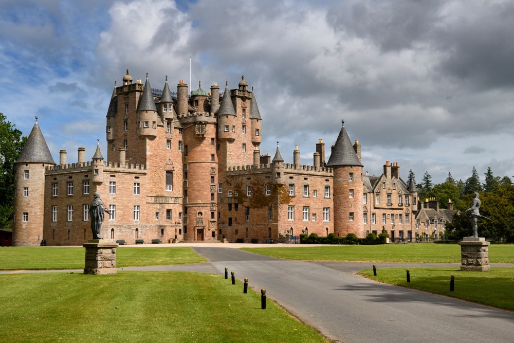 glamis_castle.jpg